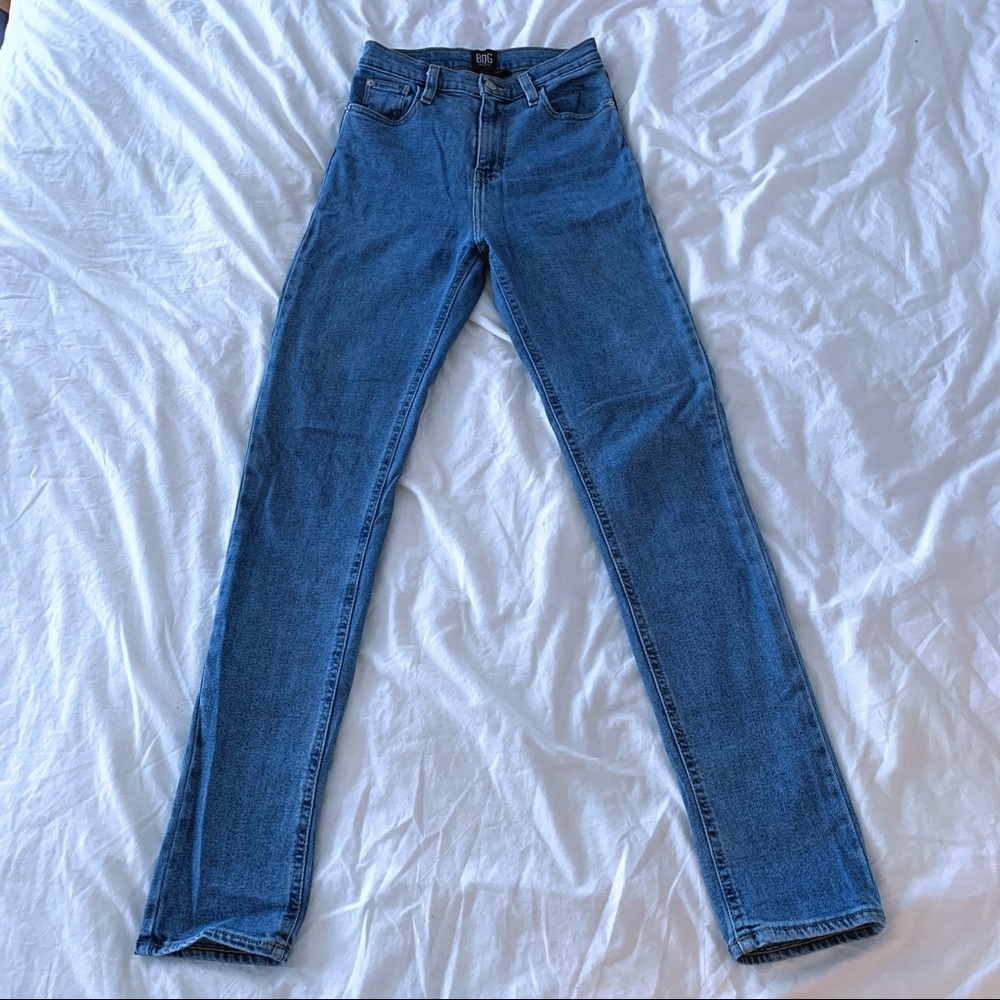 UO GIRLFRIEND HIGHRISE JEANS